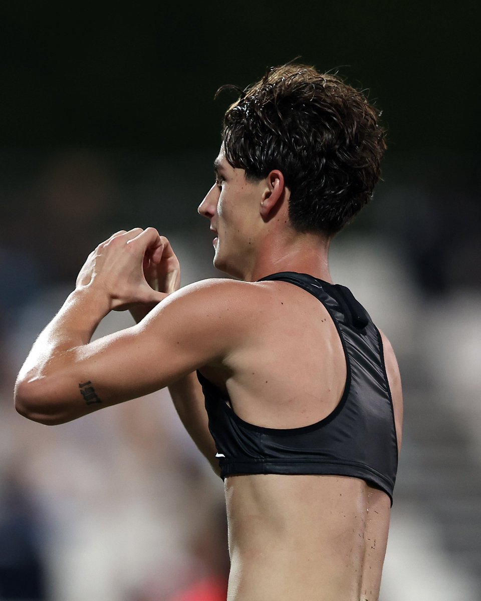 Azzurri's tweet image. 𝗠𝗼𝗻𝗱𝗶𝗮𝗹𝗲 𝗨𝟭𝟳 🌍

Un gol di Campaniello nei minuti finali ci regala la SEMIFINALE! 💙

🇮🇹 Battuto 1-0 il Burkina Faso, ora in semifinale c’è l’Austria

#U17WC #Azzurrini #Under17