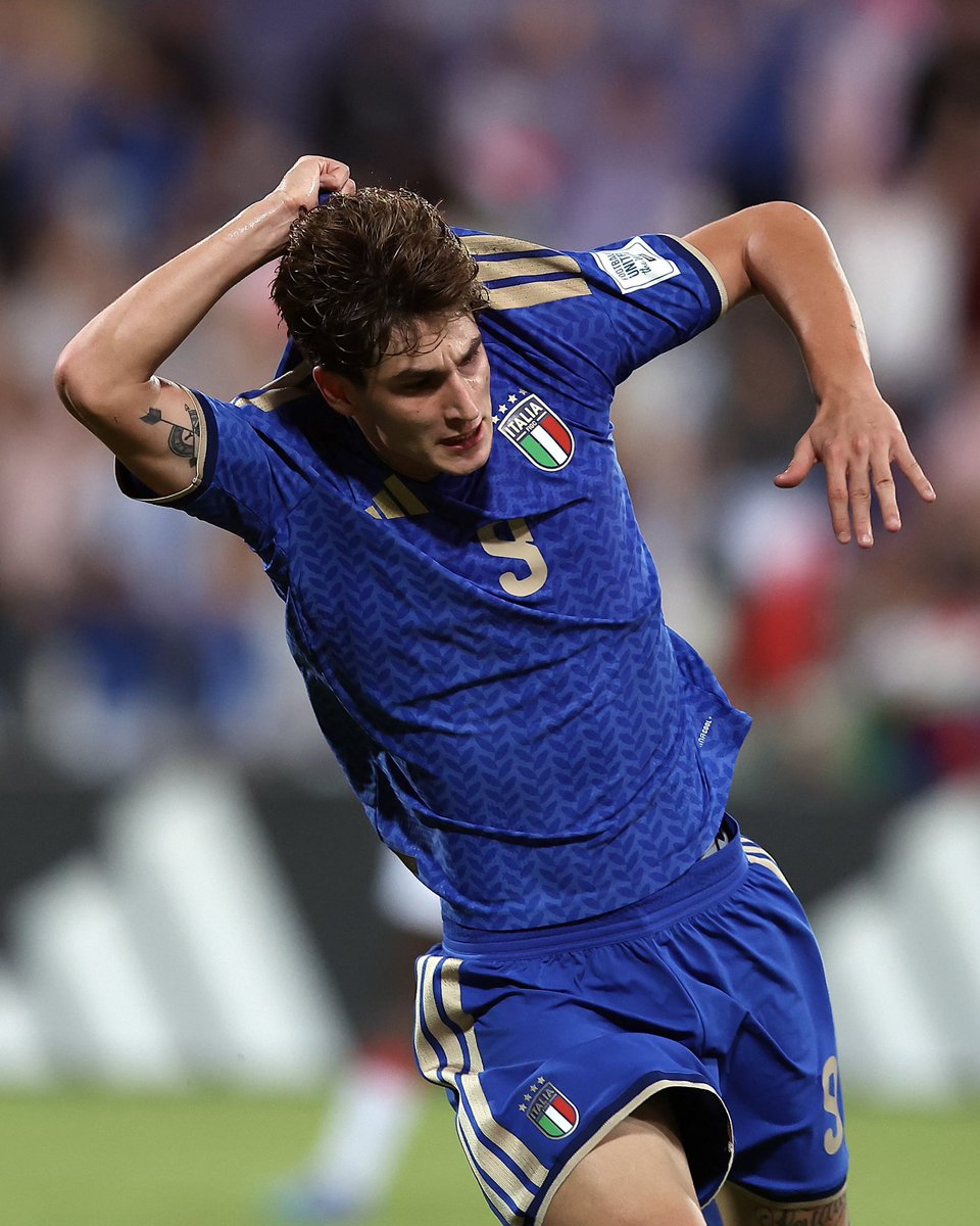 Azzurri's tweet image. 𝗠𝗼𝗻𝗱𝗶𝗮𝗹𝗲 𝗨𝟭𝟳 🌍

Un gol di Campaniello nei minuti finali ci regala la SEMIFINALE! 💙

🇮🇹 Battuto 1-0 il Burkina Faso, ora in semifinale c’è l’Austria

#U17WC #Azzurrini #Under17