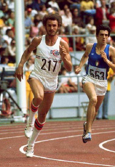 Hoy cumple años el Elegante de las Pistas, Alberto Juantorena, protagonista de una de las mayores hazañas del deporte universal, un cubano digno, que nos hizo sentir con su doblete dorado en Montreal 76 el orgullo de ser de esta tierra pequeña e inmensa. 

Mucha salud, campeón.