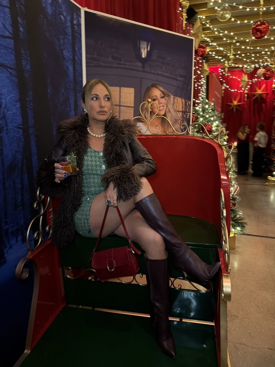 buffalofoodslut's tweet image. Santa baby. All I want is the Bills to go to the #SuperBowl #sendhelp