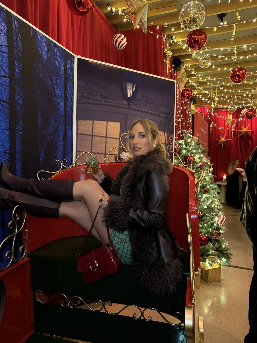 buffalofoodslut's tweet image. Santa baby. All I want is the Bills to go to the #SuperBowl #sendhelp