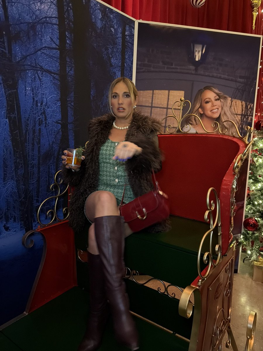 buffalofoodslut's tweet image. Santa baby. All I want is the Bills to go to the #SuperBowl #sendhelp