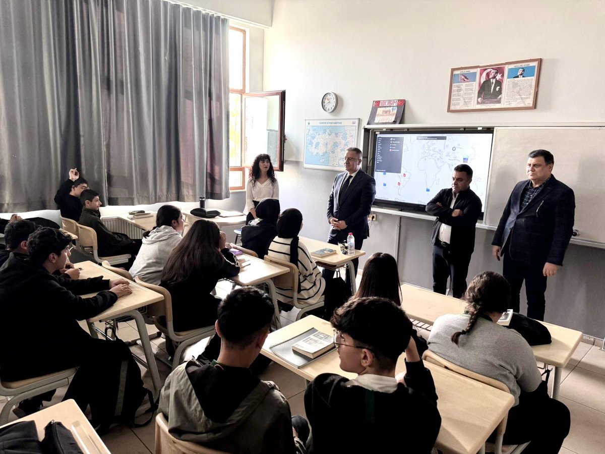 TC_sancaktepe's tweet image. 🔷️Kaymakamımız @naifyavuz, Ömer Halisdemir Anadolu Lisesi’ni ziyaret ederek; okulda incelemelerde bulundu ve yürütülen eğitim faaliyetleri hakkında bilgi aldı.

📌Ardından sınıfları gezerek öğrencilerle buluşan Kaymakam Naif Yavuz, gençlerle sohbet edip onların hedef ve…