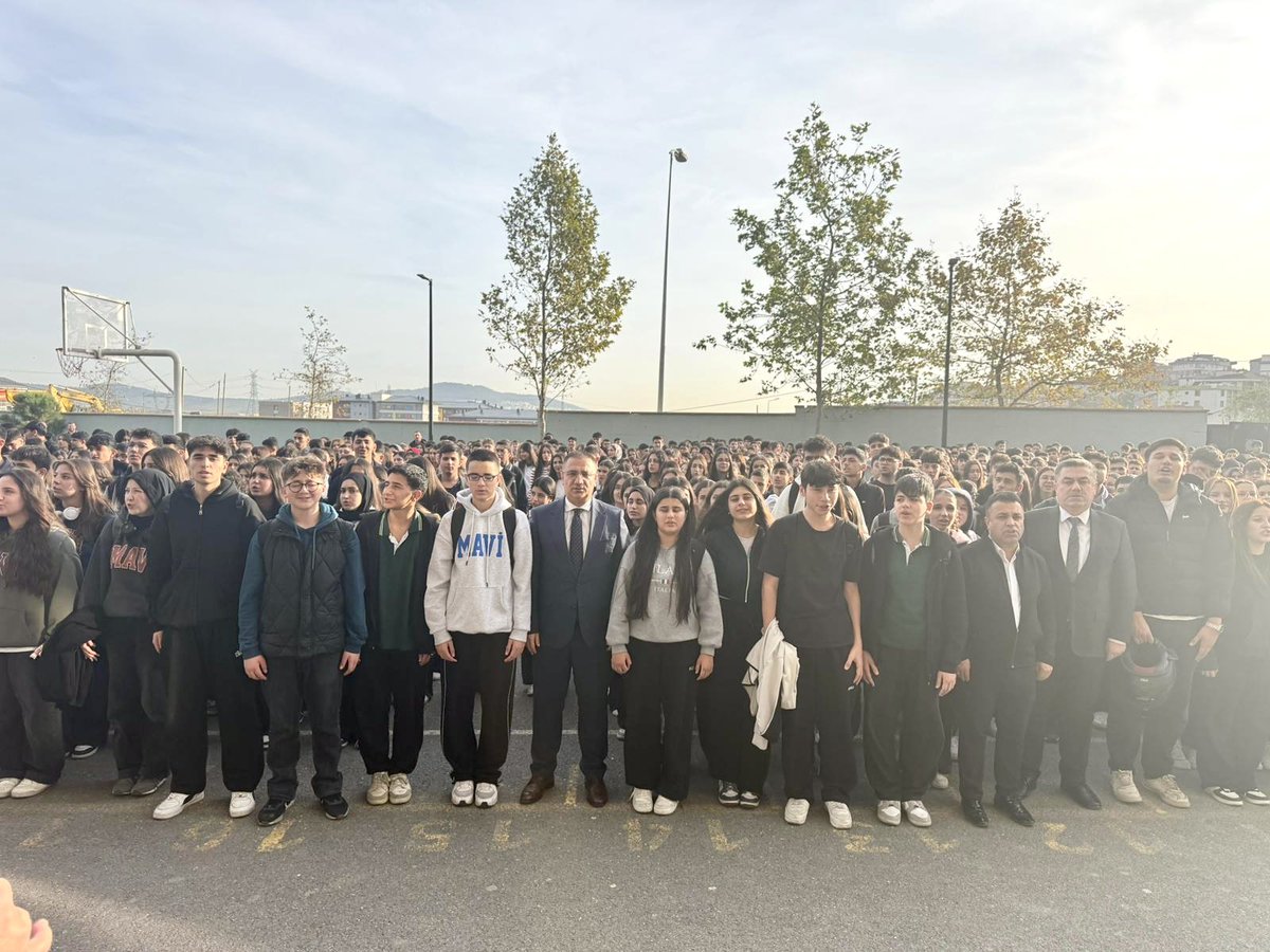 TC_sancaktepe's tweet image. 🔷️Kaymakamımız @naifyavuz, Ömer Halisdemir Anadolu Lisesi’ni ziyaret ederek; okulda incelemelerde bulundu ve yürütülen eğitim faaliyetleri hakkında bilgi aldı.

📌Ardından sınıfları gezerek öğrencilerle buluşan Kaymakam Naif Yavuz, gençlerle sohbet edip onların hedef ve…