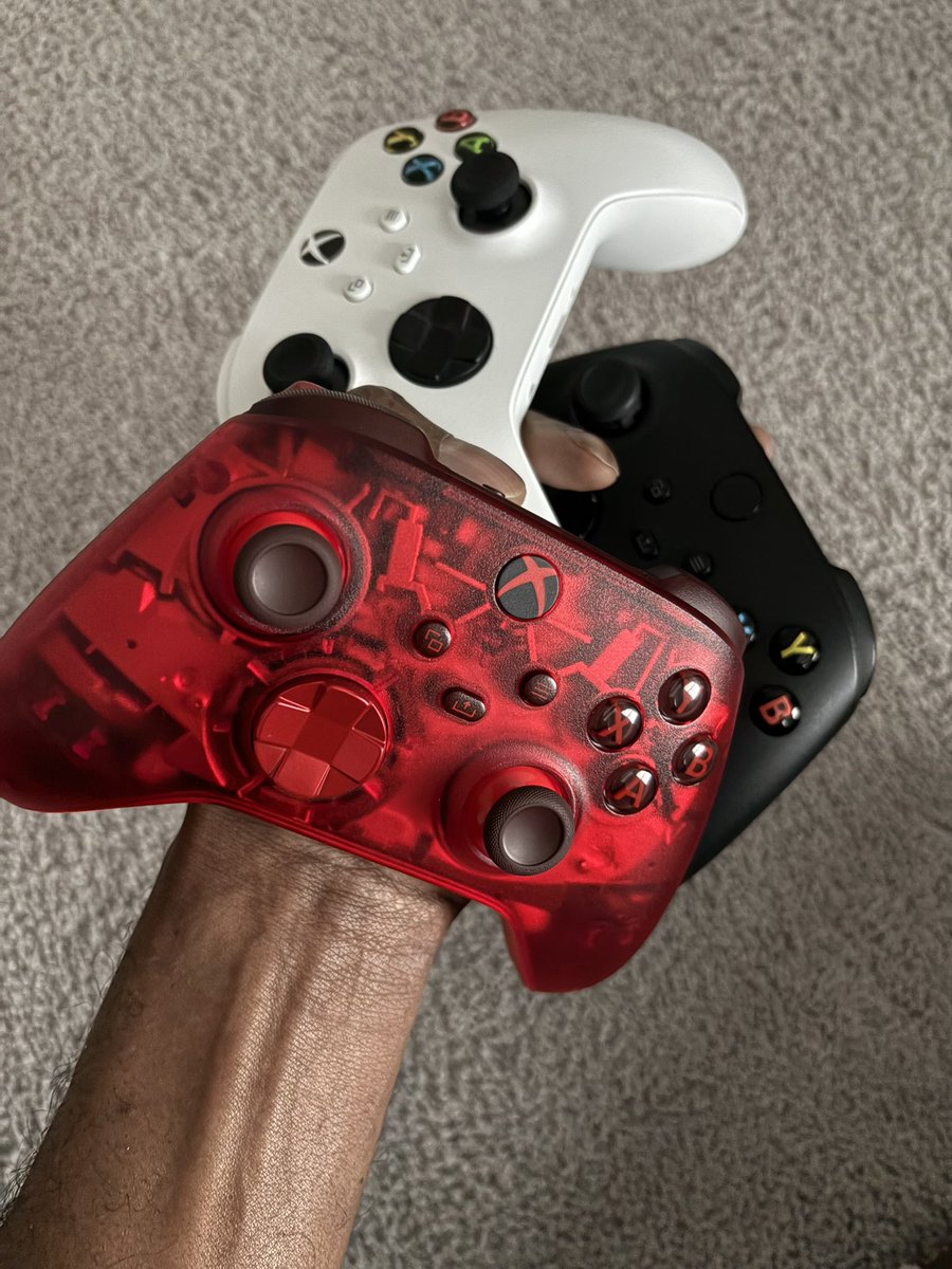 nojoeratedr's tweet image. @Xbox need a hand? #xbox #controllers #gaming  #accessories