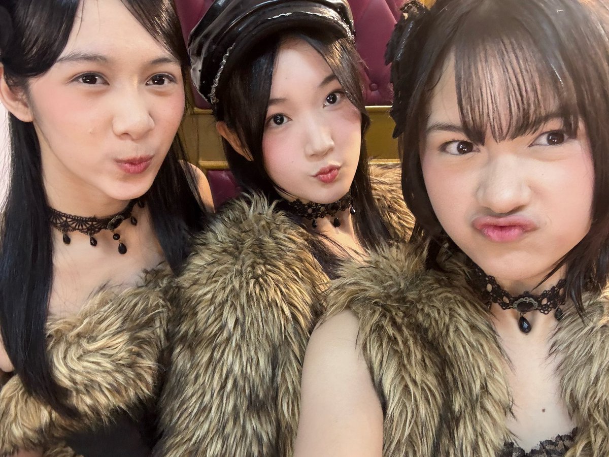 Delynn_JKT48's tweet image. AAAA SERU BANGET MALAM INI!! gimana setlist barunya? keren banget kan 🤩🙌🏻 bersyukur banget bisa dipercaya jadi center... speechless banget tapi happy 🥹💗 makasih yaa udah kasih energi yang luar biasa, terima kasih sudah menjadi alasan aku berdiri di sini.