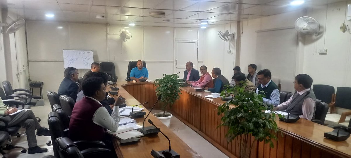 विशेष प्रगाढ़ पुनरीक्षण कार्यक्रम के अंतर्गत आज कैम्प कार्यालय पर एक महत्वपूर्ण बैठक आयोजित की गई, जिसमें सभी अधिकारियों को SIR कार्य में अपेक्षित प्रगति सुनिश्चित करने हेतु आवश्यक दिशा-निर्देश प्रदान किए गए ।
<a href="/ECISVEEP/">Election Commission of India</a> <a href="/ceoup/">CEO Uttar Pradesh</a>