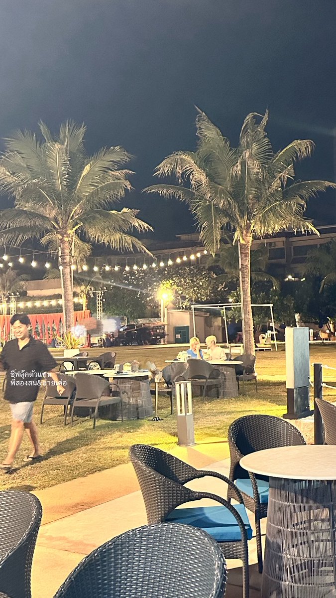 หนุงหนิงเต็มที่ ย่ายเค่อทิ้งสเปซรักษาฟามฟิน เอ้ยฟามปลอดภัยห่างสี่กิโล ทางนี้อาจจะพอไหว แต่ชีผู้ช่วยไม่ไหวละเดินยิ้มคนเดียวพุ่นน่ะ5555

STILL ZNN ALWAYS
#ZNN5thAnniversary