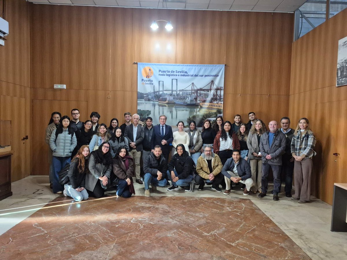 Os dejamos por aquí algunas imágenes de la visita que el jueves 20 de noviembre realizó el alumnado y profesorado del Máster Universitario en Estudios Avanzados en Dirección de Empresas de la <a href="/unisevilla/">Universidad de Sevilla</a>  a las instalaciones del <a href="/PuertoDeSevilla/">Puerto de Sevilla</a>

Enhorabuena por la iniciativa ; )