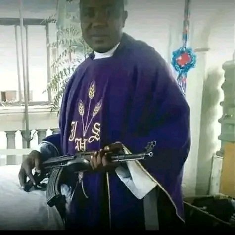 dva_vibes1's tweet image. Nigeria right now. If you no  get this, stay at home let them kill you for your room #everyone