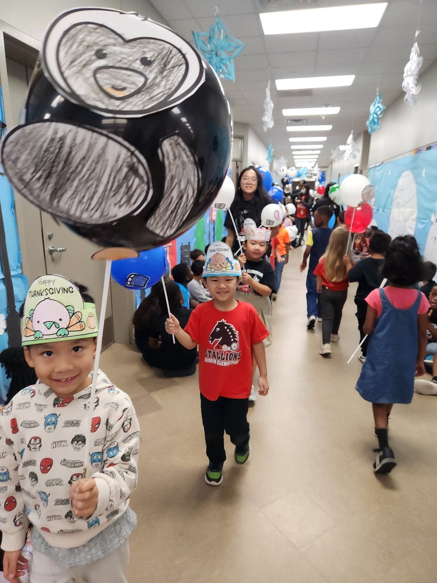 JSES_Stallions's tweet image. Our PreK and Kinder @JSES_Stallions held an adorable #BalloonsOverBroadway parade today based on the book by Melissa Sweet! 🎈🦃🎈 #HappyThanksgiving