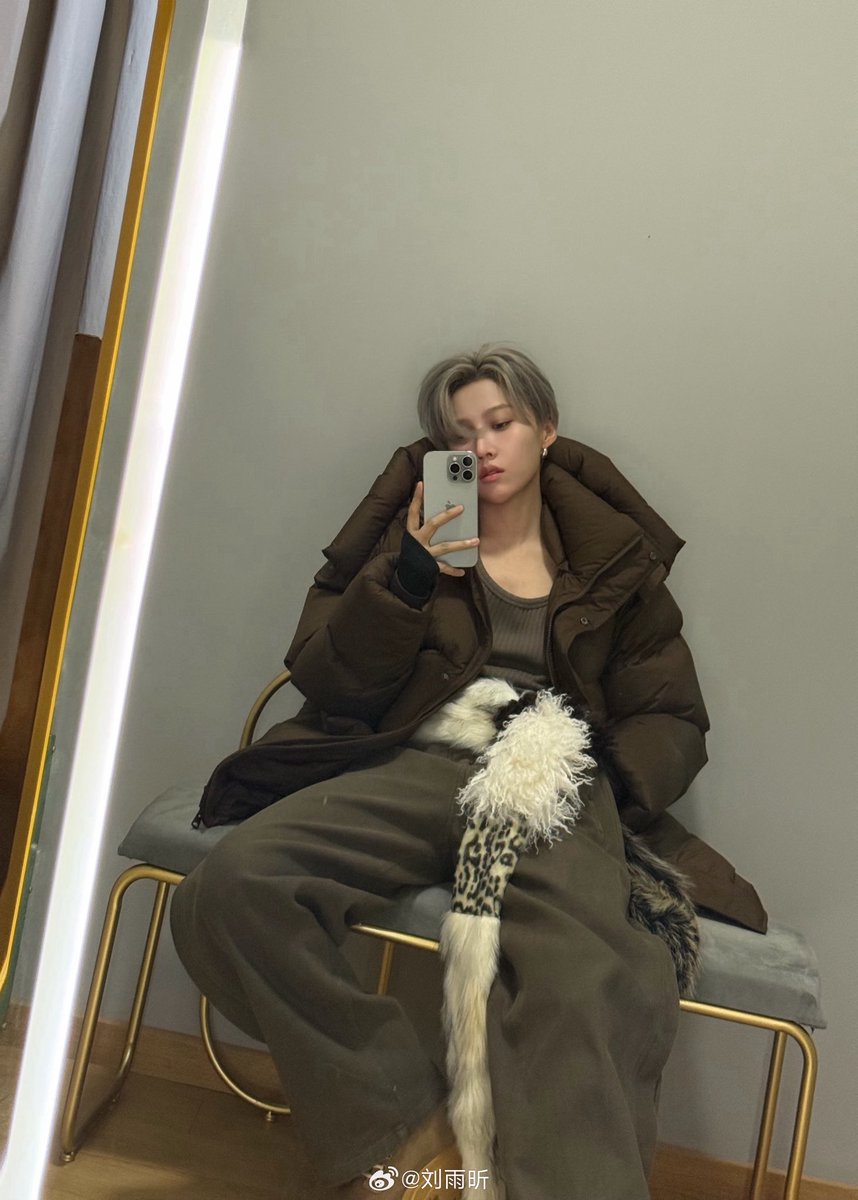 ダウン着ててもこんなにエロく見える人なんて⋯
稀少種だね😍
#XINLiu #LiuYuxin #刘雨昕 #劉雨昕