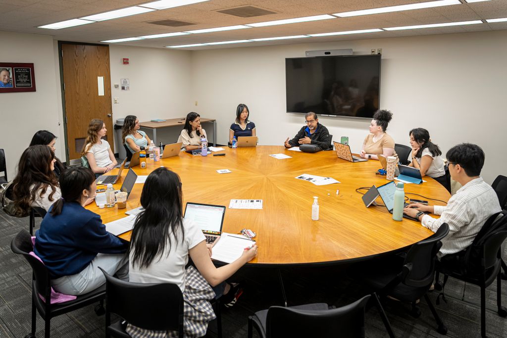 uw_sjmc's tweet photo. We are a leading force in communications research and are home to a wide variety of research groups. Check out the research groups that you can get involved in: https://t.co/F8eVFexNxl https://t.co/1lgQrNAYbe