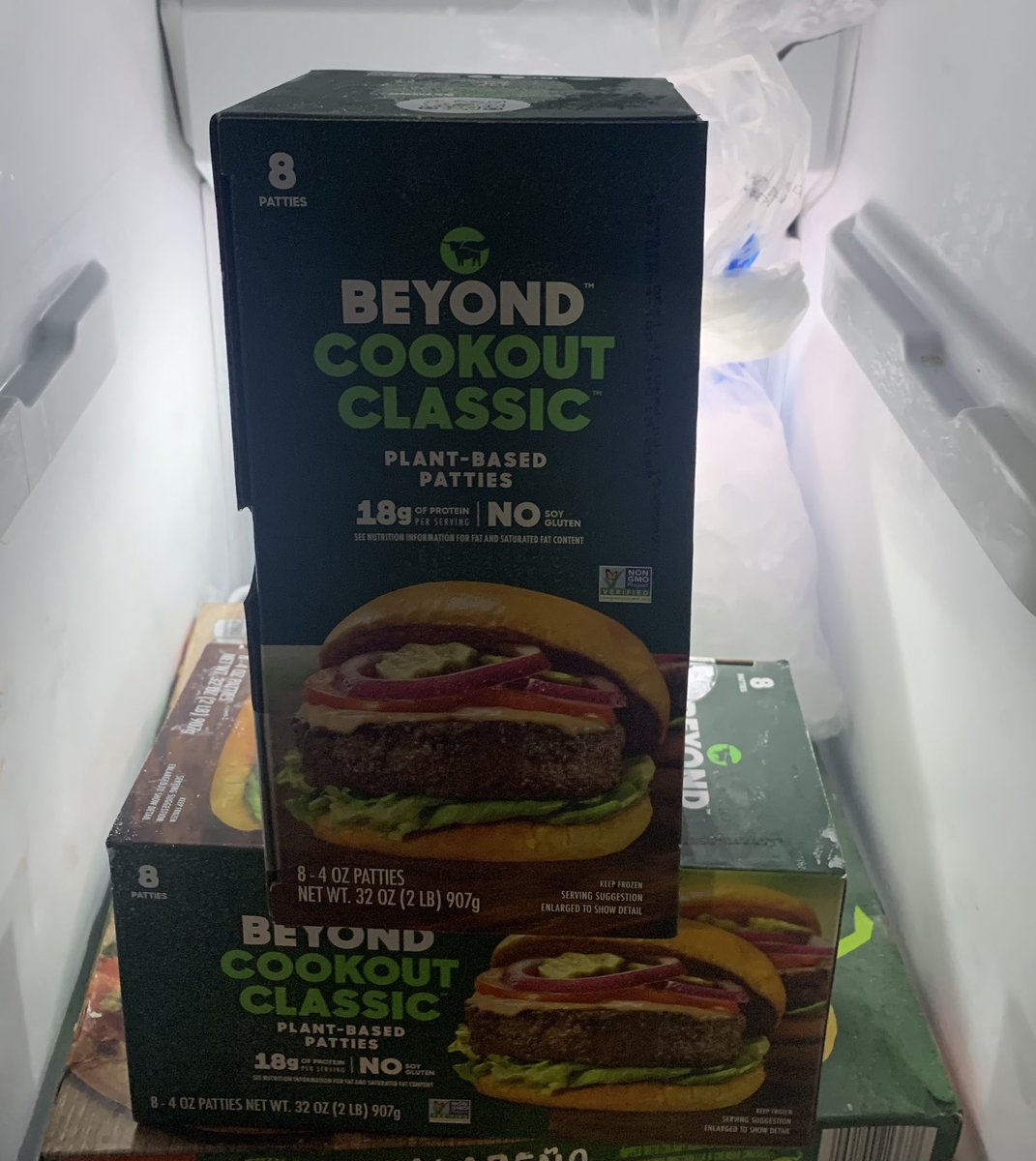 #StockMarket
TRENDING: $BYND investors are going out and started buying beyond meat products themself.

Investor bought 2 boxes of hamburger patties at Publix.🍔

$WMT &amp; Hard Rock also has it.

Q4 hits 200 million in sales the stock will go back up to $100 without pumping it up💰