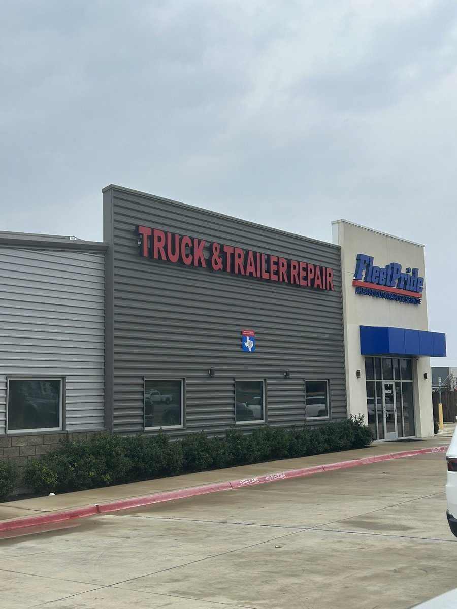 coachdonnie24's tweet image. I always enjoy running into old friends, when supporting a customer event. It was a rainy day, but I enjoyed talking about Bendix products at the Fleetpride Dallas open house. #Bendix #Fleetpride