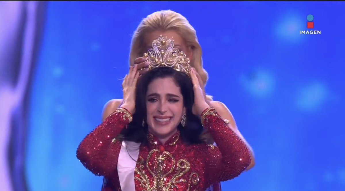 Pero es que … siguen sin entender que el triunfo de Fátima Bosch y por todo el camino de piedras que pasó para lograr la 👑 nos deja un gran mensaje : nada ni nadie debe opacar tus ganas de lograr lo que tú deseas con el ❤️ defiende lo que tú eres y quieres #MissUniverso