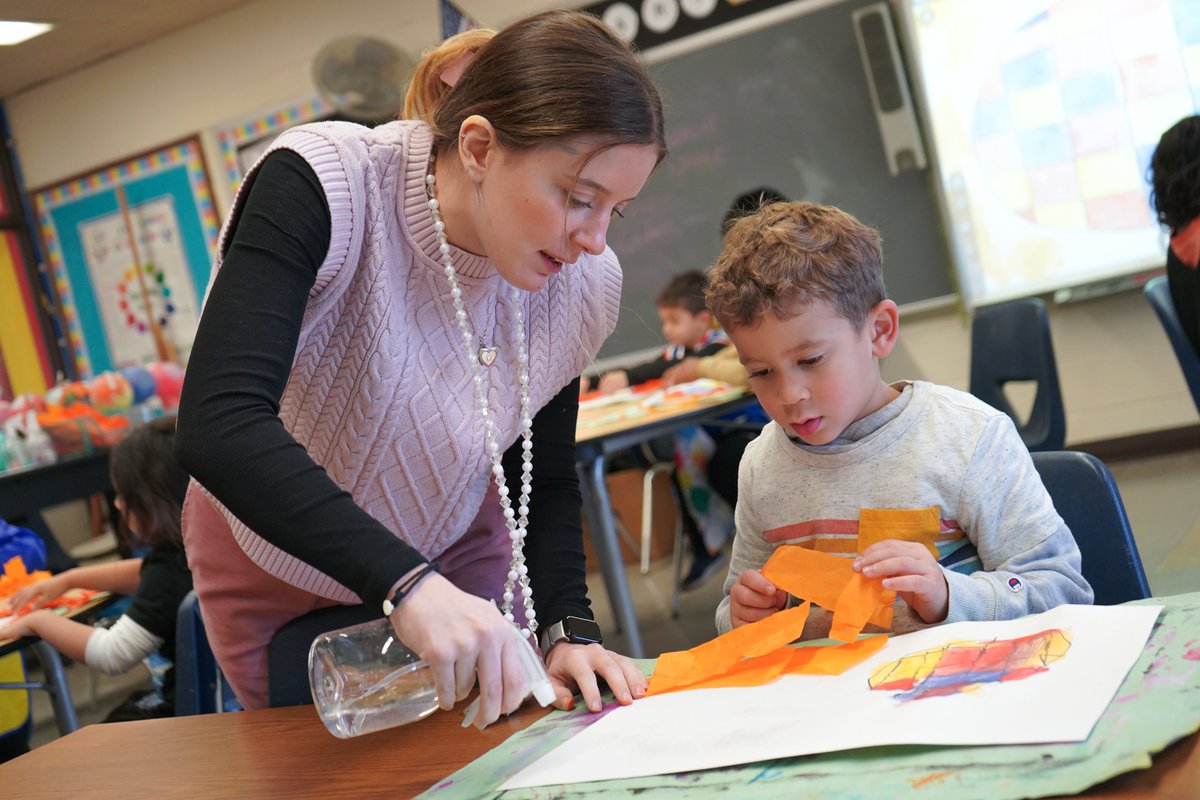 ccsdschools's tweet image. #ClarkstownCSD kindergarteners explored color in a seasonal way. LT artists painted pumpkins using primary colors and tried the bleeding tissue paper technique, with their teacher adding water so the colors would spread and create autumn-inspired edges. #ClarkstownCommitment