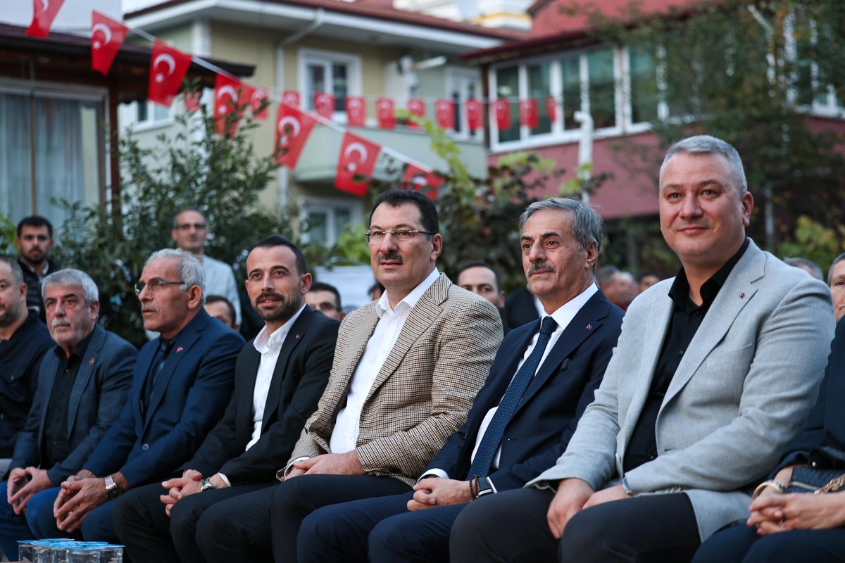 sbYusufAlemdar's tweet photo. Serdivan Belediyemiz tarafından trafiğe kapatılarak yayalaştırılan ve yeni yüzüyle estetik bir görünüme kavuşan Sipahi Sokağın açılış etkinliğine katıldık.

Uygun noktalarda yapılan yayalaştırma çalışmalarını çok önemsiyoruz. İnsanımız için yürüyüş imkanı sağlaması, daha ferah ve özgür sosyalleşme alanları oluşturması bakımından güzel bir çalışma olduğuna inanıyorum.

Serdivan Belediye Başkanımız Osman Çelik ve ekibini çalışmalarından ötürü tebrik ediyor, başarılarının devamını diliyorum.

Serdivan’ımıza, Şehrimize hayırlı uğurlu olsun.