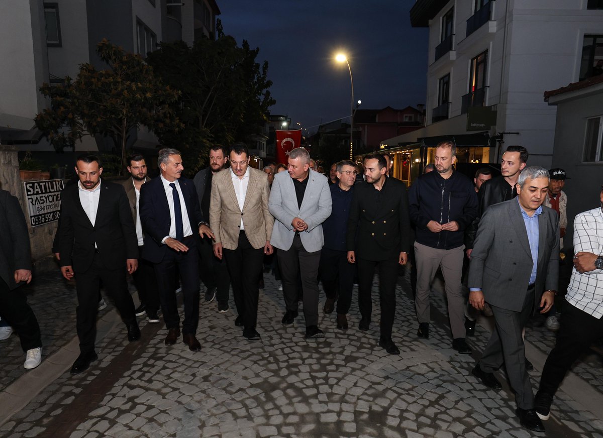 sbYusufAlemdar's tweet photo. Serdivan Belediyemiz tarafından trafiğe kapatılarak yayalaştırılan ve yeni yüzüyle estetik bir görünüme kavuşan Sipahi Sokağın açılış etkinliğine katıldık.

Uygun noktalarda yapılan yayalaştırma çalışmalarını çok önemsiyoruz. İnsanımız için yürüyüş imkanı sağlaması, daha ferah ve özgür sosyalleşme alanları oluşturması bakımından güzel bir çalışma olduğuna inanıyorum.

Serdivan Belediye Başkanımız Osman Çelik ve ekibini çalışmalarından ötürü tebrik ediyor, başarılarının devamını diliyorum.

Serdivan’ımıza, Şehrimize hayırlı uğurlu olsun.