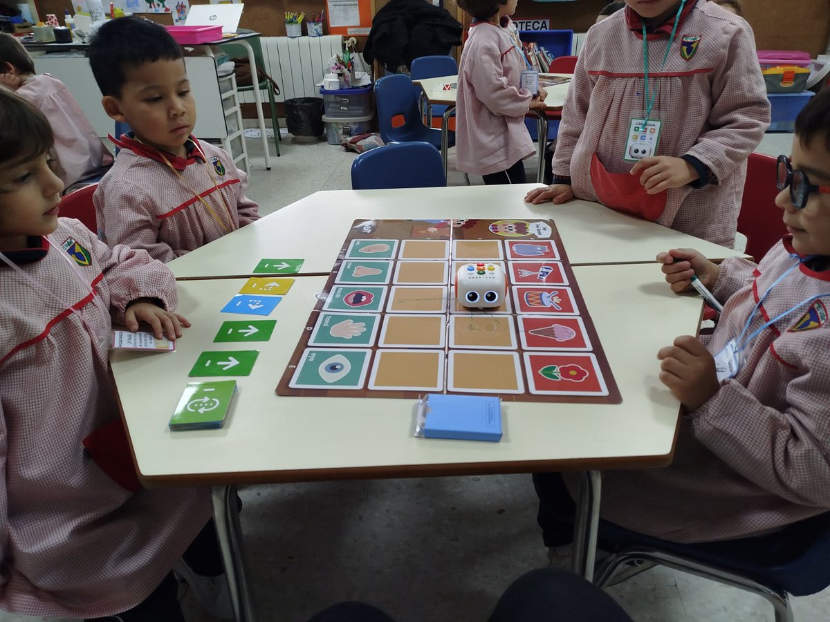 ElValle_I's tweet image. En nuestros proyectos, la robótica se convierte en una herramienta clave para aprender experimentando 🤖✨

Los alumnos diseñan, crean y resuelven retos mientras desarrollan pensamiento lógico y creatividad. ¡Aprender haciendo!