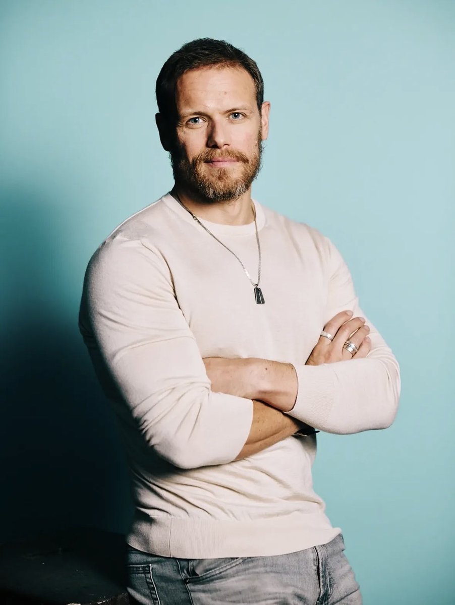 There is no fabric in this world that can hide the hard earned muscles of this man!❤️😰