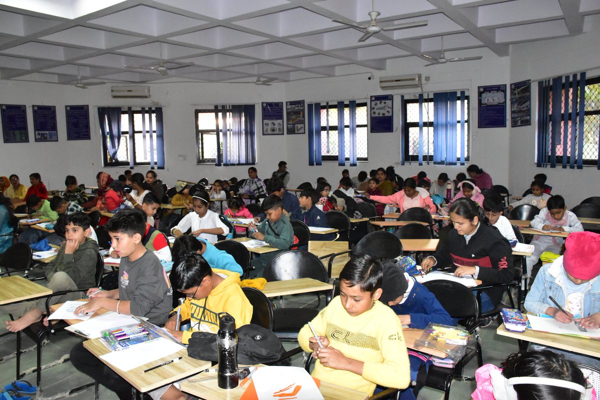 CISFTraining's tweet image. बाल दिवस समारोह | महाराणा प्रताप क्षेत्रीय प्रशिक्षण संस्थान, बहरोड़ 🌟

महाराणा प्रताप क्षेत्रीय प्रशिक्षण संस्थान, बहरोड़ में 14 नवम्बर 2025 को बच्चों एवं उनके परिजनों द्वारा हर्षोल्लास के साथ बाल दिवस मनाया गया।

#ChildrensDay #Behror #ForceFamily @CISFHQrs