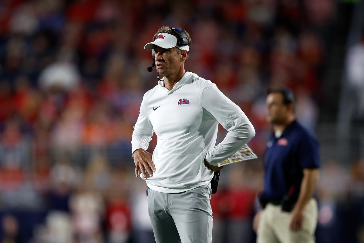 GrahamHall's tweet image. Florida athletic department officials met Thursday night with representatives of Ole Miss head coach Lane Kiffin, multiple sources told @Swamp_247.

READ:
247sports.com/college/florid…