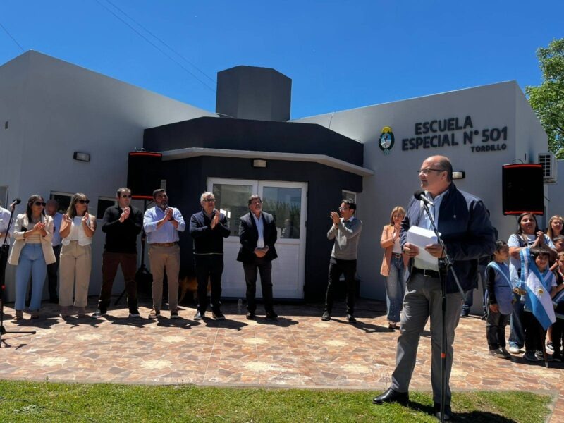 Tordillo: Olivera inauguró la primera Escuela de Educación especial. shre.ink/qVfk