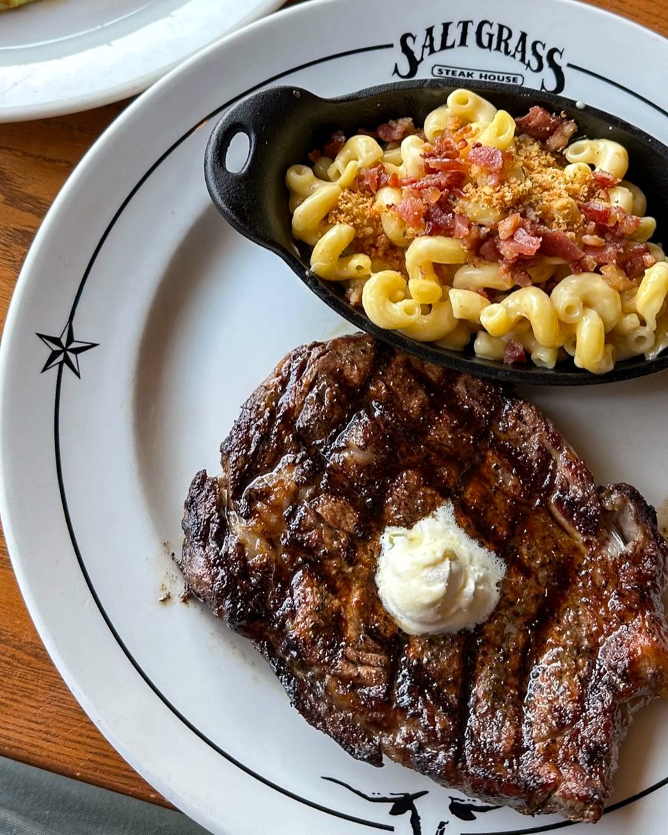 Elite pro tip: Ask for bacon on the Mac &amp; Cheese.

📸: ralphgknows