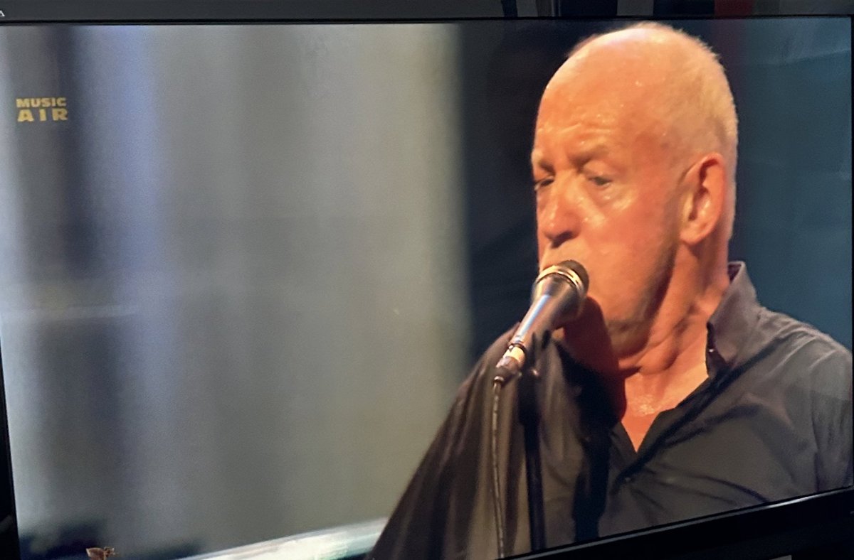 YTP2KAnAgxhqKpy's tweet image. ジョー・コッカーのライブやってるけどパワフルで声もよく出ててすごいなー。
亡くなる一年ほど前のライブらしい。
無茶したわりにお元気ですこと…もともと丈夫なかたなのね。