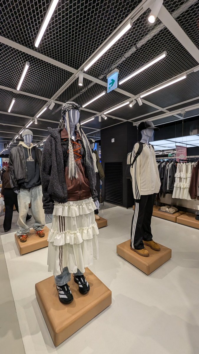 Lessie 🪐 tweet media