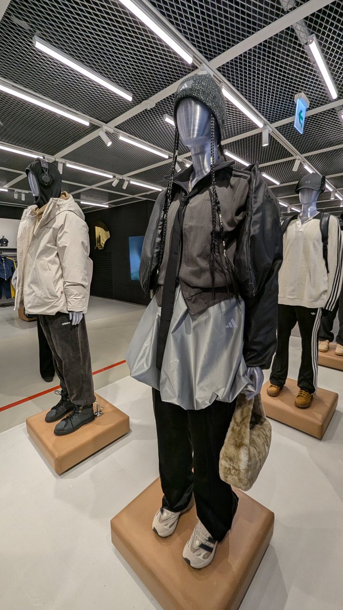 Lessie 🪐 tweet media