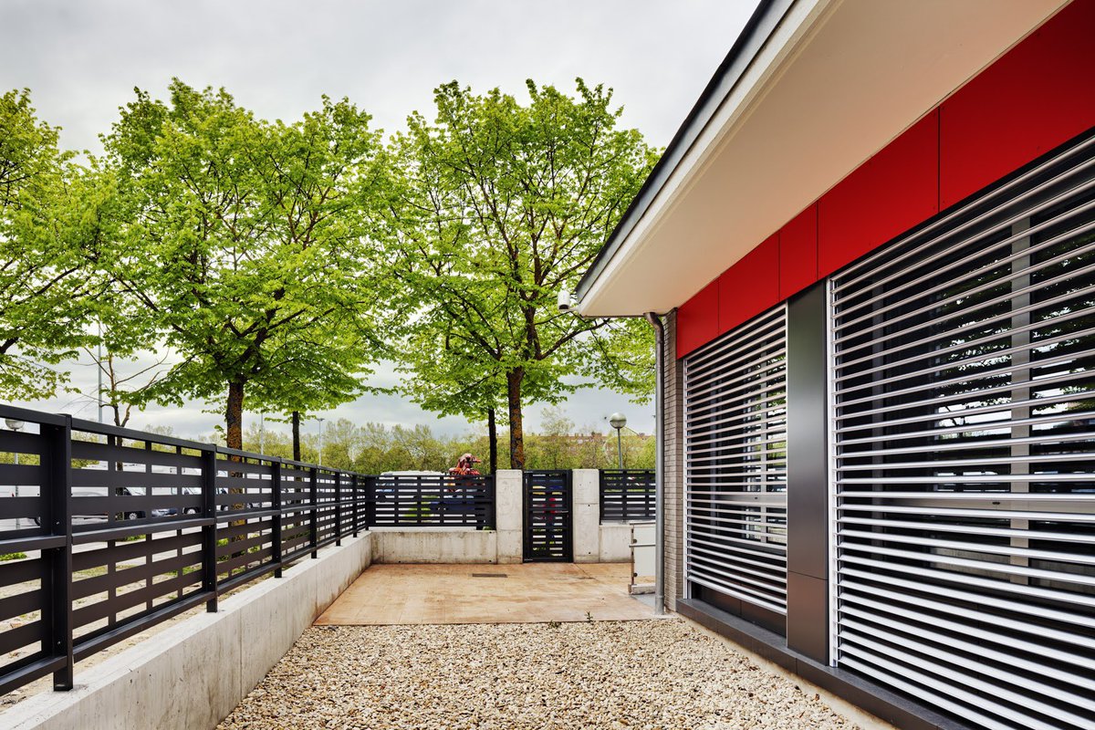 Persianas Metalunic: diseño, precisión y control total de la luz.
En PERCOTER apostamos por soluciones que elevan cada fachada con calidad, innovación y estilo. 
#percoter #Griesser #idemomotors