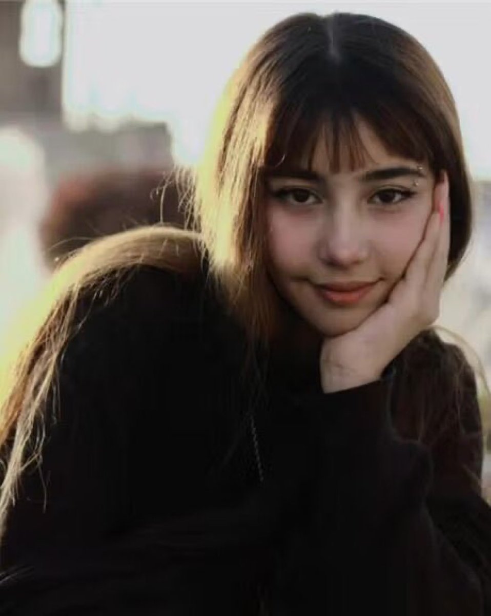 IranImmortals's tweet image. داستان دیت اول توی جنگل با فلاکس چای توییتر فارسی رو ترکوند…

اما صدای بیتا شفیعی این دختر زیبا و میهن‌پرست هنوز به گوشی خیلی ‌ها نرسیده. 

غیرت نشون بدید!