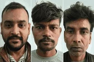 ProfNoorul's tweet photo. इंडिया में ऑस्ट्रेलिया महिला क्रिकेटर से छेड़छाड़ हुई, मुस्लिम लड़कों का नाम आया।

RW वालों ने खूब अनाप शनाप बोला "बोले ये मुल्ले ऐसे ही देश को बदनाम करते हैं".

बहरहाल...

अब देश की एक महिला नेशनल लेवल शूटर से छेड़छाड़ करने वाले आरोपी अरविंद वर्मा, दीपक मालवीया और परमिंदर गौतम का नाम आया है..

तो इस मामले पर किसी न्यूज़ चैनल में चर्चा देखने को नहीं मिल रही है ?

घटना भोपाल की है खिलाड़ी बस में बैठी थी तब नशे में धुत व्यक्तियों ने अनुसूचित तरीके से बार बार छुआ था !!