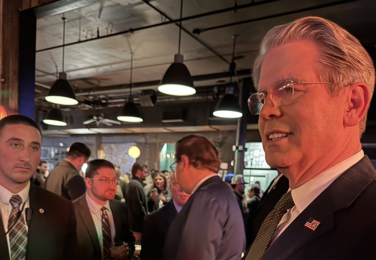 Treasury Secretary Scott Bessent Attends Bitcoin PubKey Bar Opening

trustnodes.com/2025/11/21/tre…