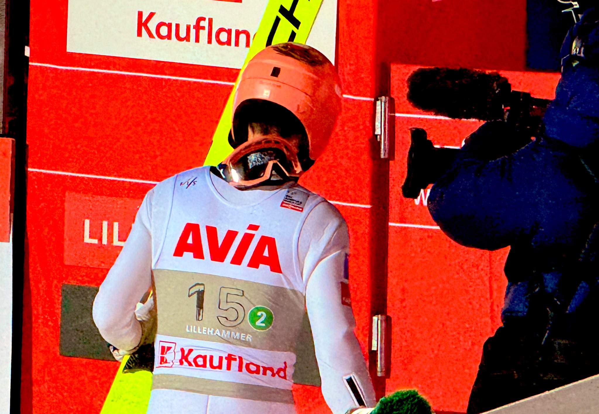 G6Shd_8bwAA-AG4?format=jpg&name=large