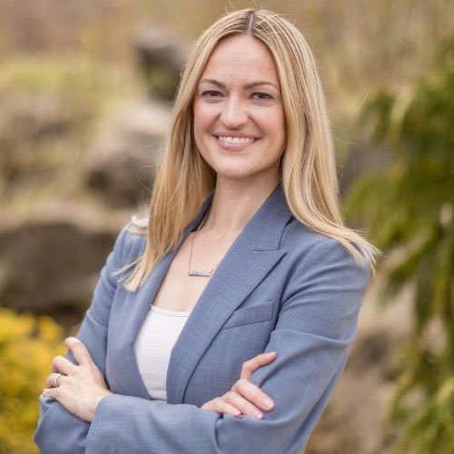 This is Scranton Mayor Paige Cognetti. She's running to beat corrupt GOP Rep. Rob Bresnahan. He holds over $7.24 million stocks and has made over 600 stock trades since taking office in January.

RETWEET if you support <a href="/PaigeGCognetti/">Paige Gebhardt Cognetti</a> as she runs to flip the House Blue!
