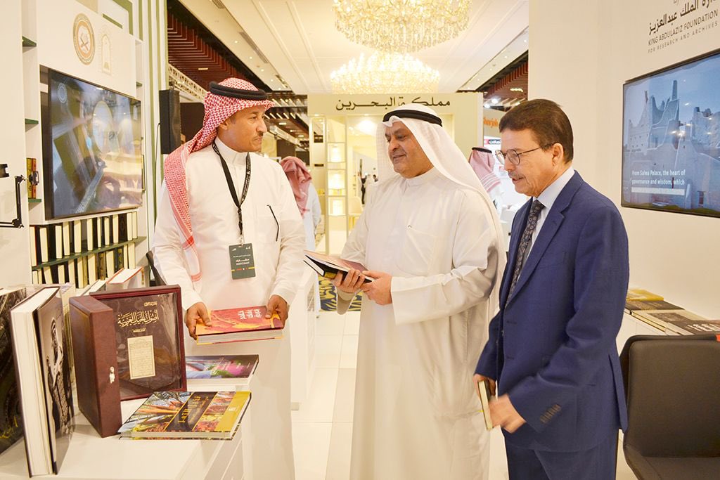 جانب من زيارة  المهندس جمال عيسى اللوغاني، الأمين العام لمنظمة الأقطار العربية المصدرة للبترول (أوابك) لمعرض الكويت الدولي للكتاب، الذي انطلقت فعالياته يوم الاربعاء 19 نوفمبر ويستمر حتى يوم 29 نوفمبر 2025.