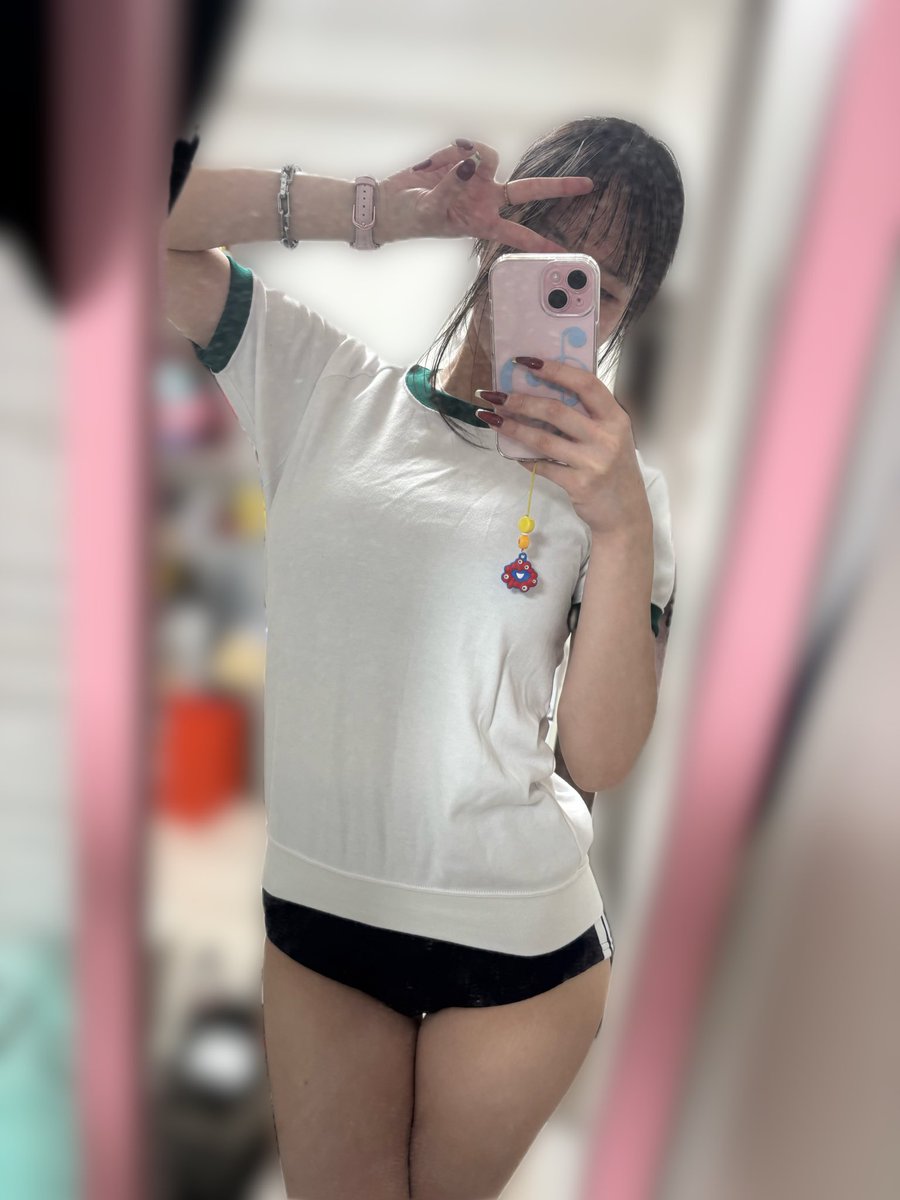 ailuchaaan's tweet image. 遅くなりました💦
金曜日のぶるまーの日です！

今日は紺ブルチラっ♡

#体操服
#ブルマ