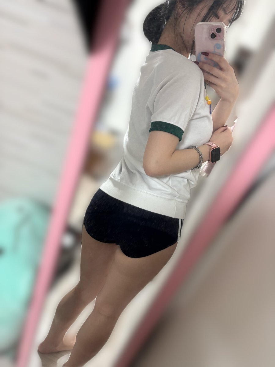 ailuchaaan's tweet image. 遅くなりました💦
金曜日のぶるまーの日です！

今日は紺ブルチラっ♡

#体操服
#ブルマ