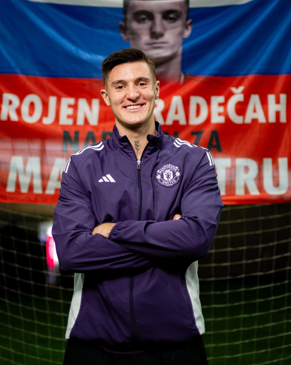 TraMufc's tweet image. 🇾🇪TRA reps were invited to Carrington recently at the request of The Club to meet Amad, Mbuemo, Sesko and Cuhna to discuss our Reclaim The Stretford End Campaign with them. 
🇾🇪Players were absolutely buzzing about the flags and the atmosphere coming from the Stretford End in…