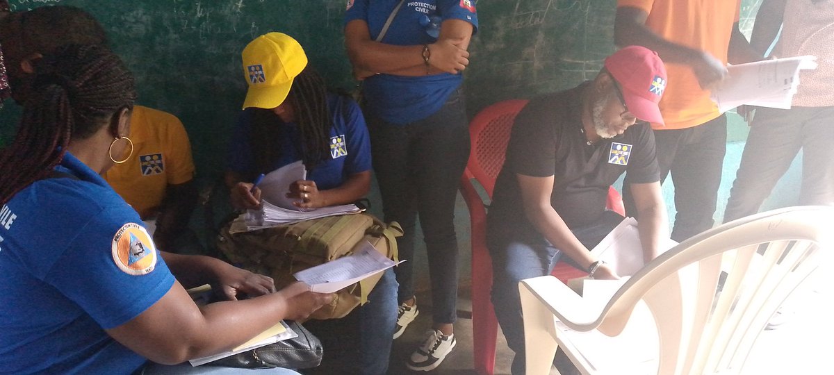 BasenVerite's tweet image. À l’École Nationale #Henry #Christophe de #Thomonde, ce vendredi 21 #novembre 2025, une délégation réunissant le représentant du #MAST #Jean #Robert #Pierre, le Maire #Mathéus #Bernado, des responsables du  #FAES, notamment le Directeur de Lutte contre la Pauvreté, #Jean #Sadrack…