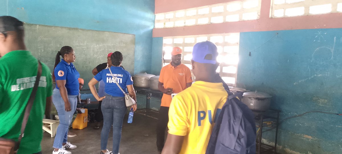 BasenVerite's tweet image. À l’École Nationale #Henry #Christophe de #Thomonde, ce vendredi 21 #novembre 2025, une délégation réunissant le représentant du #MAST #Jean #Robert #Pierre, le Maire #Mathéus #Bernado, des responsables du  #FAES, notamment le Directeur de Lutte contre la Pauvreté, #Jean #Sadrack…