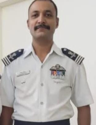 Goreunit's tweet image. Wing commander Namansh Syal attained veergati while representing our nation in Dubai Air show. 
He was flying Tejas Fighter Jet. 
Om Shanti Sir 🪔💔