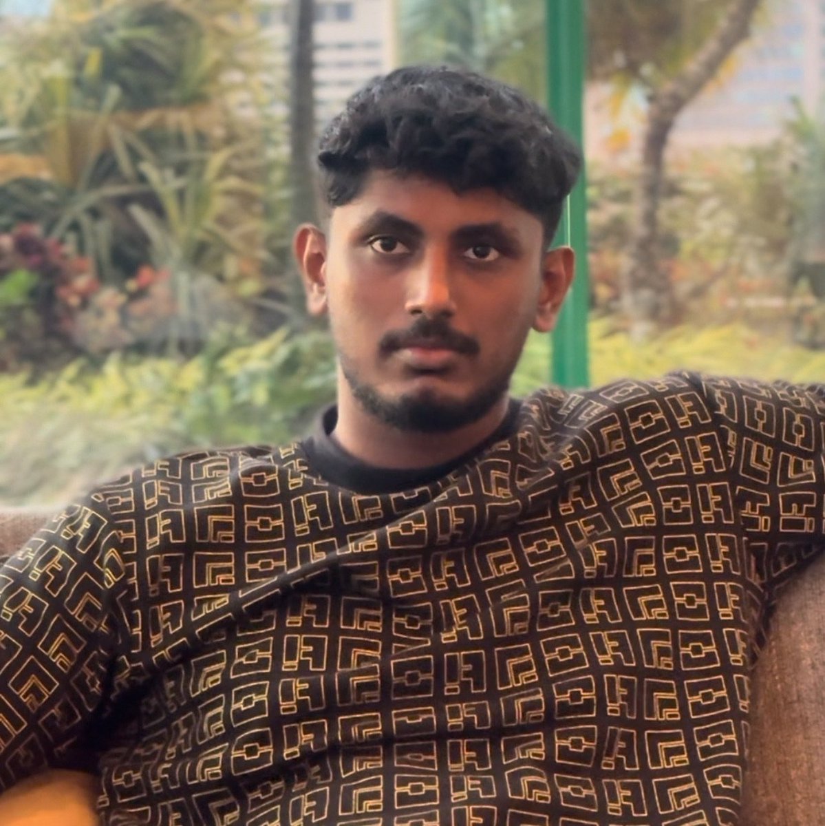 TamilGuardian's tweet image. 🚨 Sri Lankan influencer cashes in on UK anti-migrant disinformation

A Sri Lankan social media influencer has been identified at the centre of a sprawling network of Facebook pages pumping out Islamophobic, anti-migrant and politically inflammatory disinformation aimed at…