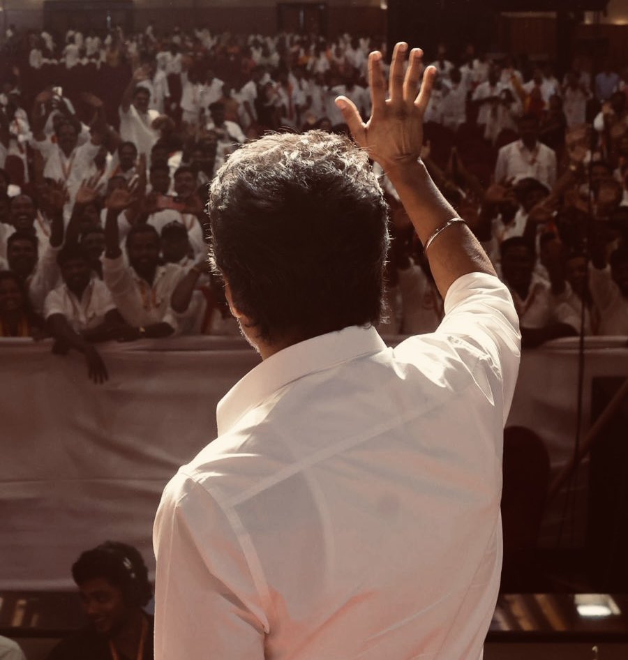 NavaneethH's tweet image. What a masterstroke by @TVKVijayHQ! When the Fascist regime shuts the doors, TVK opens another. DMK didn’t expect this move at all. The rise of Vijay has officially started. 💥🔥