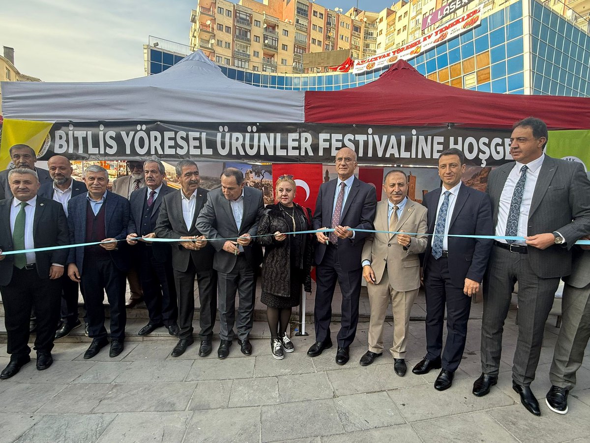 Bitlis Yöresel Ürünler Festivali’nde bugün, emeğin, kültürün ve dayanışmanın gücüne bir kez daha tanıklık etmek benim için büyük bir mutluluk oldu. Bu organizasyonun düzenlenmesinde emeği geçen herkese teşekkür ederim.