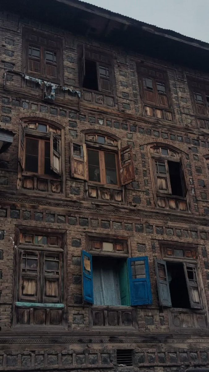 Acety_choline's tweet image. These walls in Kashmir hold centuries of whispers.