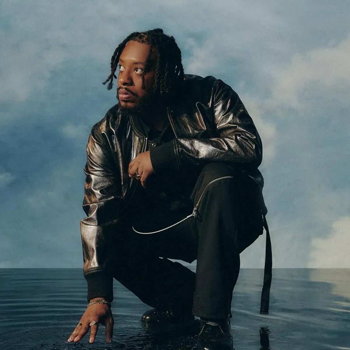 RapMais's tweet image. 🚨 Apple Music revela lista das melhores músicas de Rap do Brasil em 2025

BK&apos; aparece no topo com &quot;Só Eu Sei&quot;, seguido por Filipe Ret com &quot;Grama Verde&quot; e Djonga com &quot;Fome&quot;.  O top 5 é completado por Veigh com &quot;Artista Genérico&quot; e &quot;O que a Julia Vai Ser?&quot; de Ajuliacosta